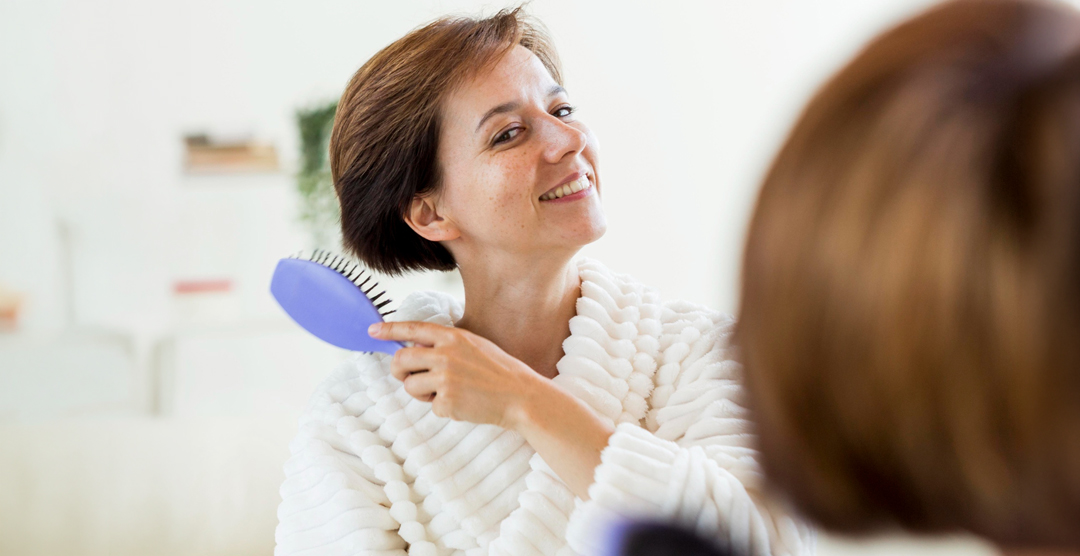 Mudanças hormonais e queda de cabelo: o que acontece com os fios depois dos 40?